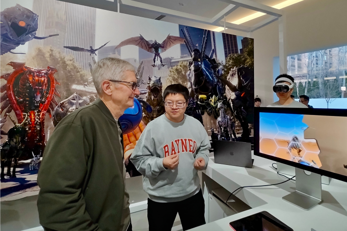 苹果 CEO 库克对话雷鸟创新，携手共绘空间计算新蓝图