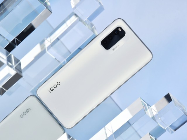 1999就能获得的游戏体验 iQOO Neo5活力版 