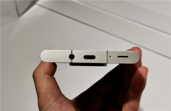1英寸大底！徕卡Leitz Phone 1真机图曝光：镜头盖吸睛