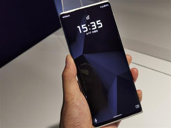 1英寸大底！徕卡Leitz Phone 1真机图曝光：镜头盖吸睛