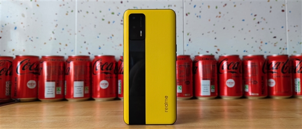 把骁龙888旗舰做到了2800元 老外评realme GT：极具吸引力