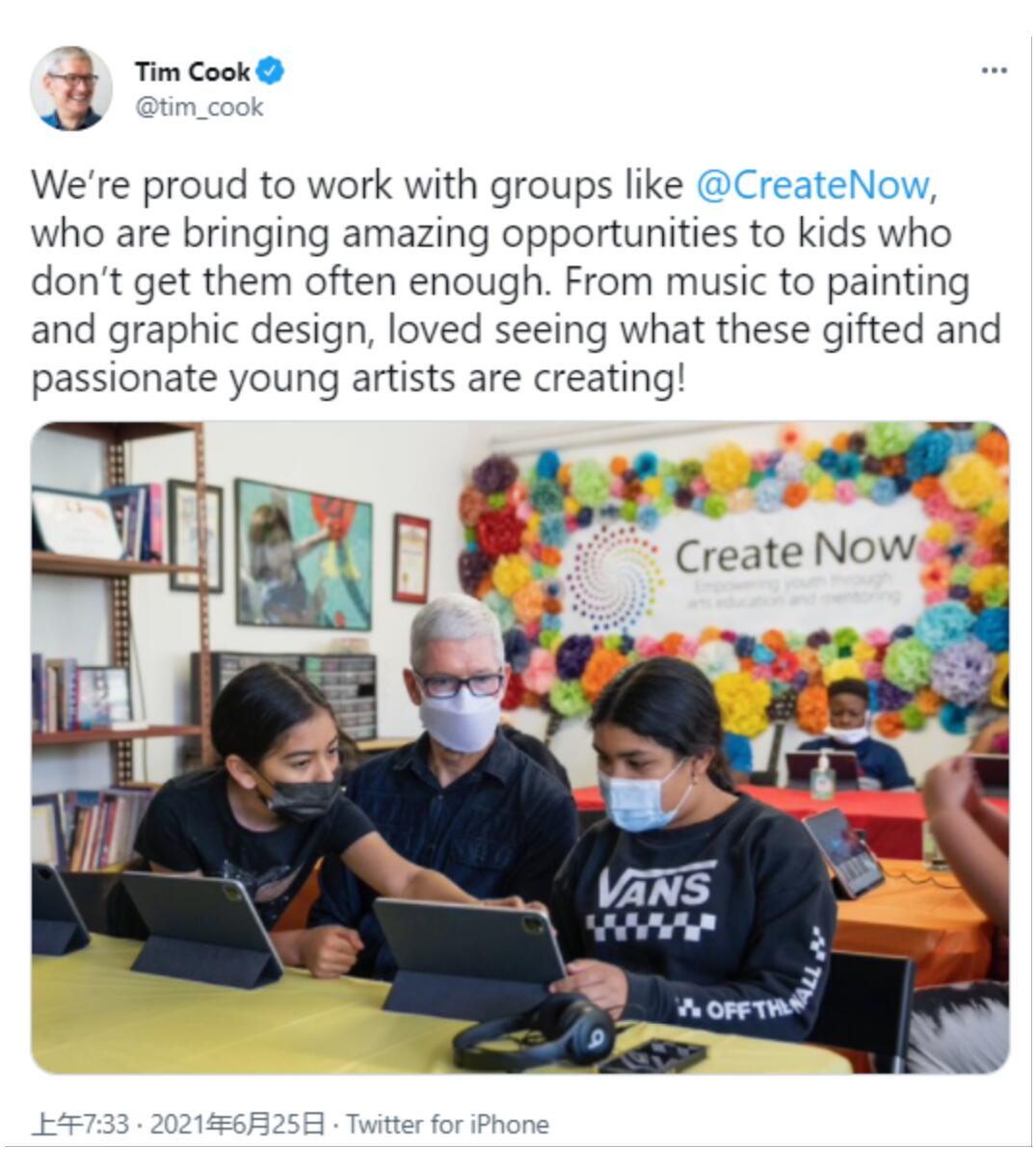 苹果CEO Tim Cook访问洛杉矶青少年外展组织Crea