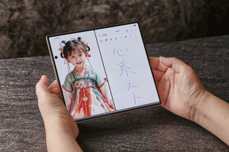 科技臻品，匠心美学：心系天下三星W26图赏