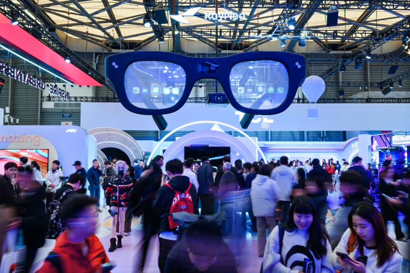 雷鸟创新 AWE 2026三连发：首发AR扫街榜、DC联名款亮相、斩获艾普兰创新奖